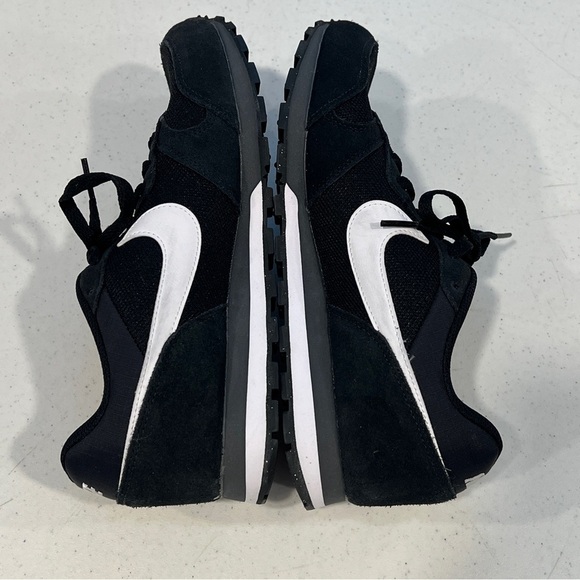 Nike MD Runner 2 Sneaker shoe 749794-010 mens size 7 - Picture 4 of 6